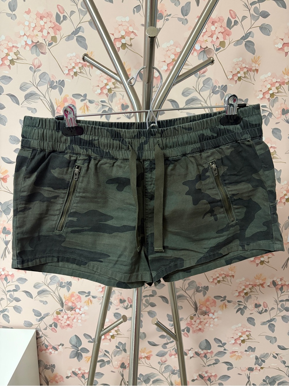 TNA Women's Camouflage Drawstring Athletic Shorts - Olive